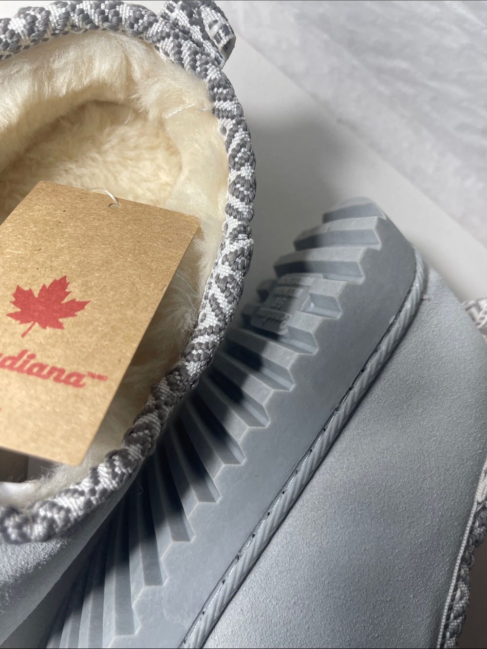 Canadiana Women's Light Gray Fleece-Lined Slippers - Picture 7 of 7